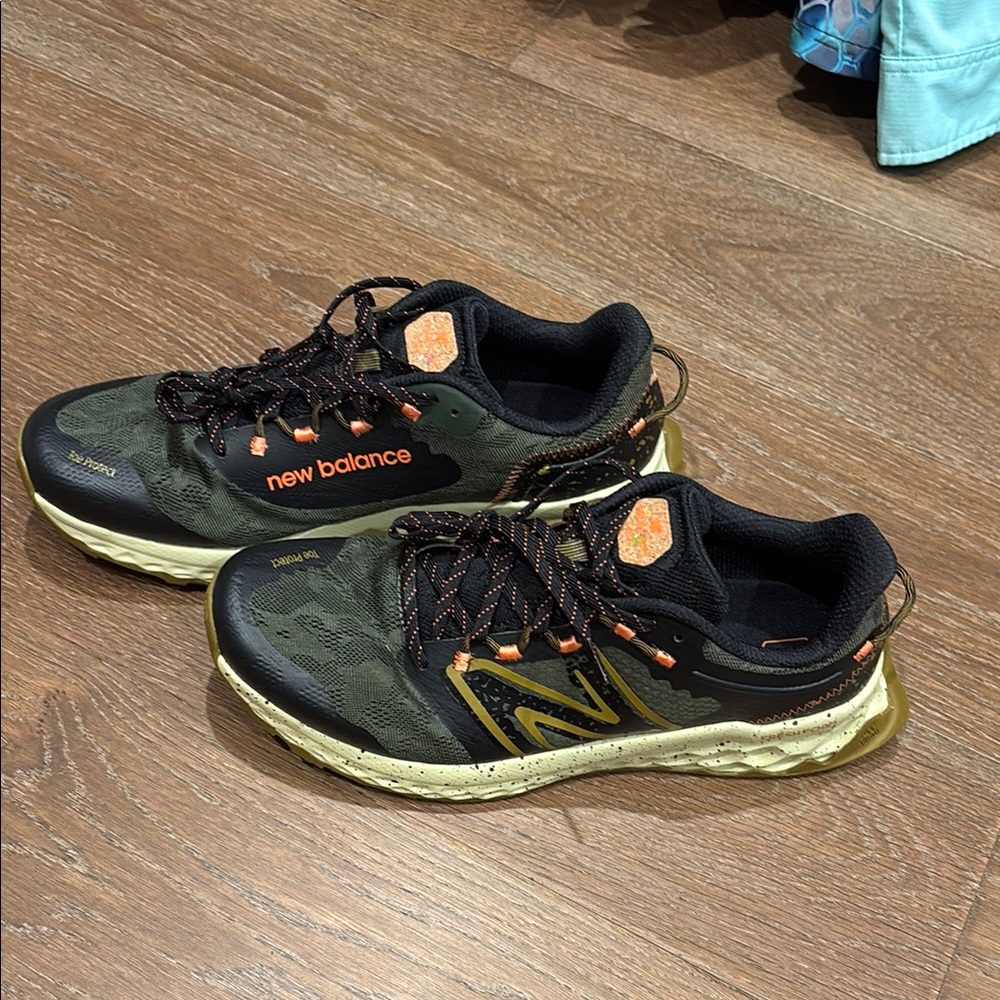 New Balance Black and Green Sneakers